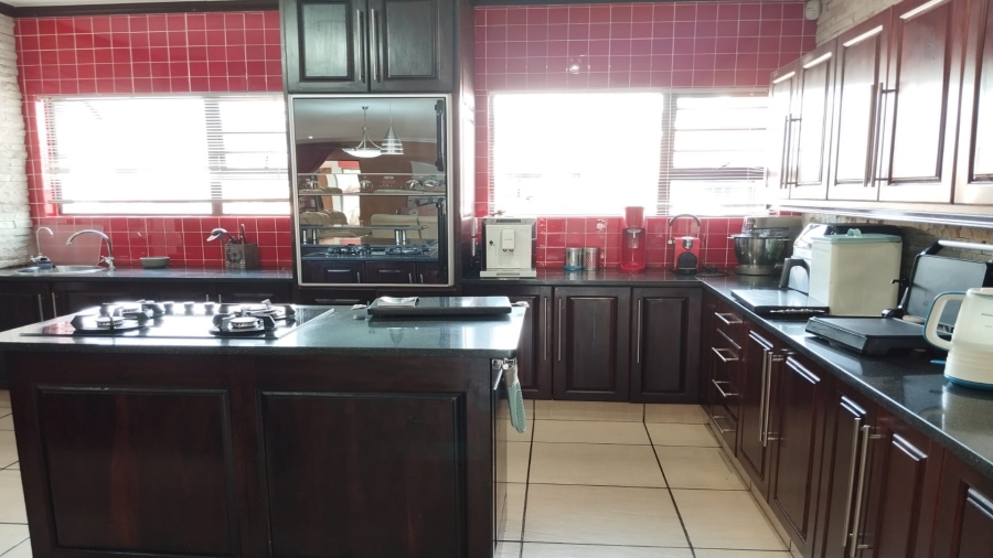 5 Bedroom Property for Sale in Van Der Hoff Park North West